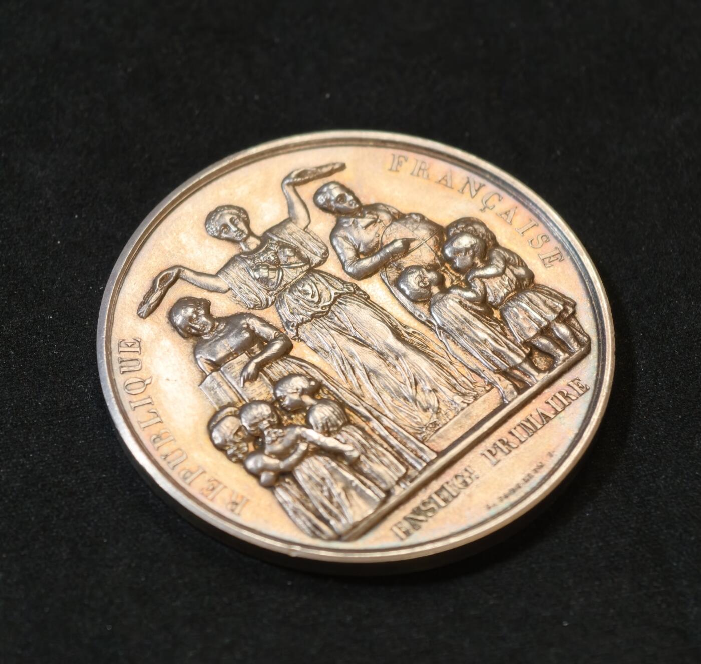 甄臻铺-世界币章拍卖（第53期），甄品场拍品征集中，送拍享返佣金等优惠多多