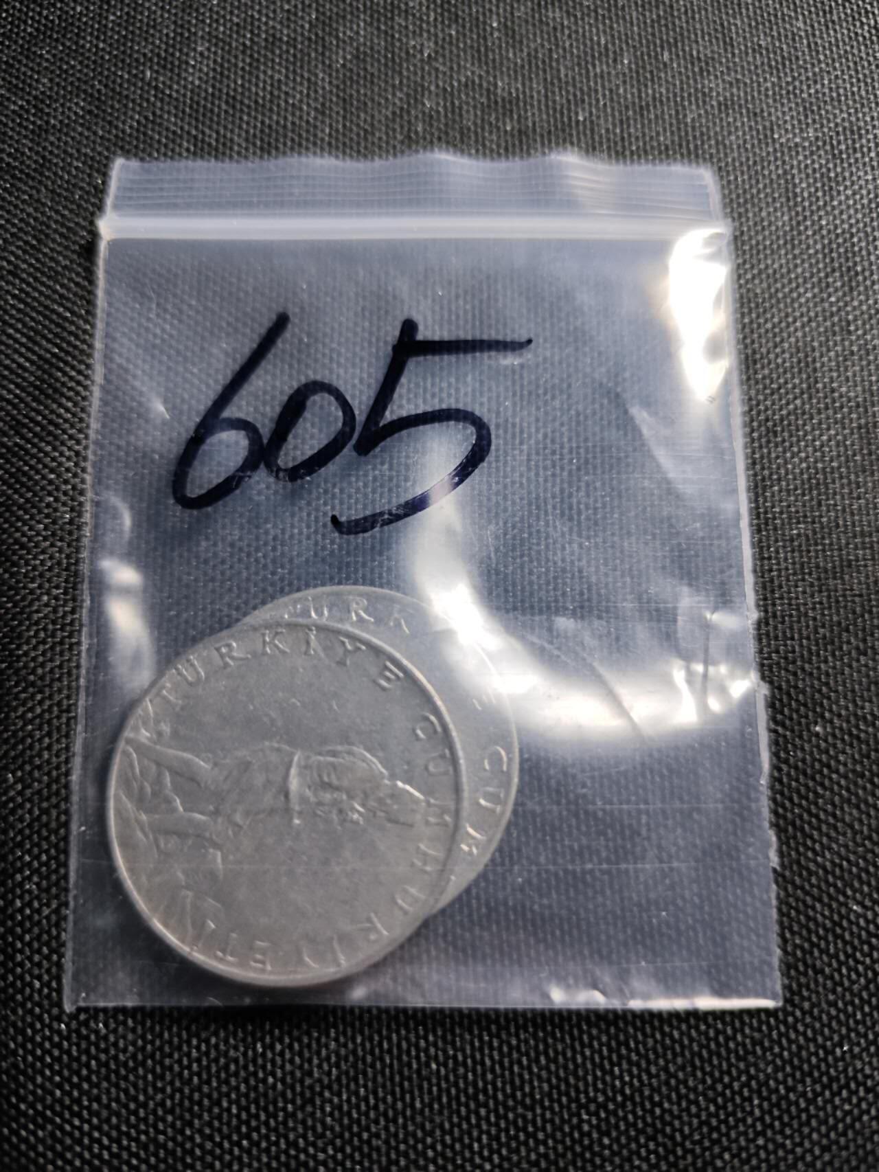 KK钱币收藏小铺   套币 批量/好品散币专场 2月预留时间 周末发货  土耳其2.5里拉一对 1967早年份厚