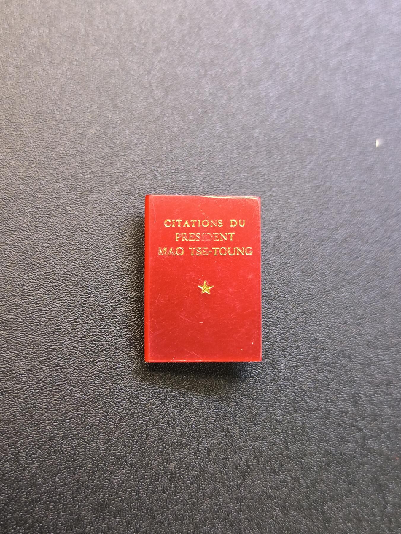 云宸嘉赏-勋臻精藏⭐️年后精品专拍场次🎖 “巴黎公社”法语版主席语录像章--仅配发给当时驻法外事人员、赠与外国友人