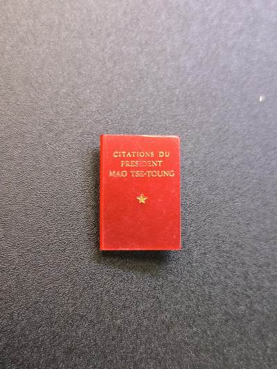 云宸嘉赏-勋臻精藏⭐️年后精品专拍场次🎖 - “巴黎公社”法语版主席语录像章--仅配发给当时驻法外事人员、赠与外国友人
