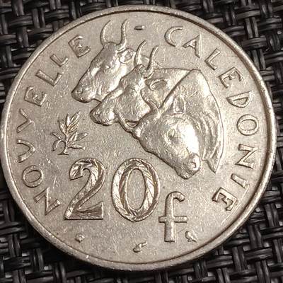 布加迪🐬～世界钱币(上海)🌾第 278 期 /  各国套币和散币 - 新喀里多尼亚 1970年 20法郎～L8