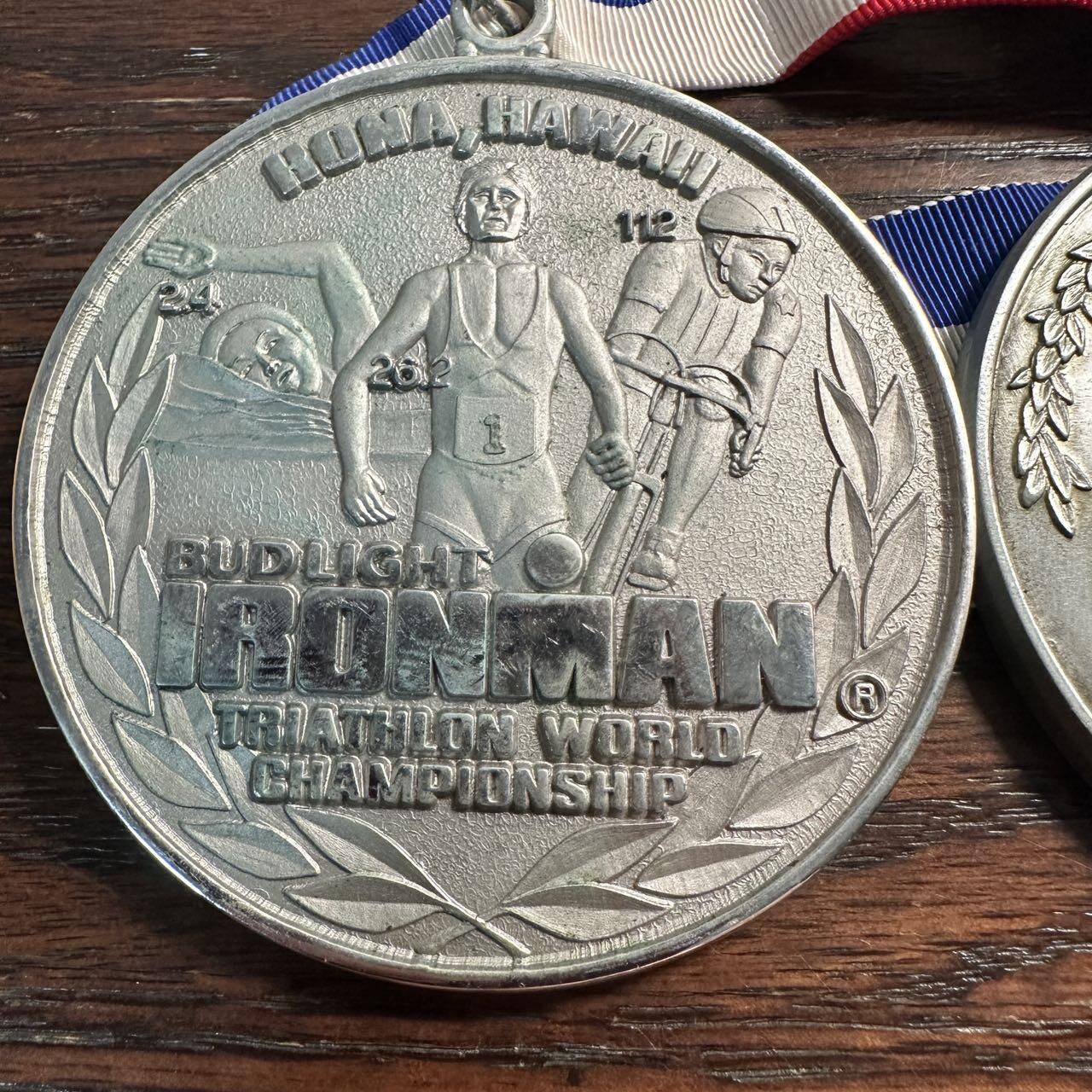 蒂克钱币-第59场 日本企业章 徽章拍卖 铁人三项（Triathlon）领域至高无上的荣誉——夏威夷科纳铁人世界锦标赛的完赛/优胜纪念章。