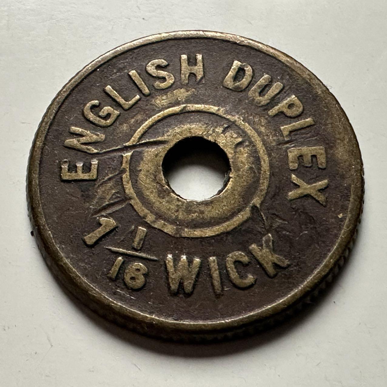 🌹外币初藏🌹🐯2026年第24场  每周二四六晚8️⃣点 接代拍 英国English Duplex 1 1/16 Wick工业测量铜质代币 带孔齿边 流通品 直径21mm 重3.6g