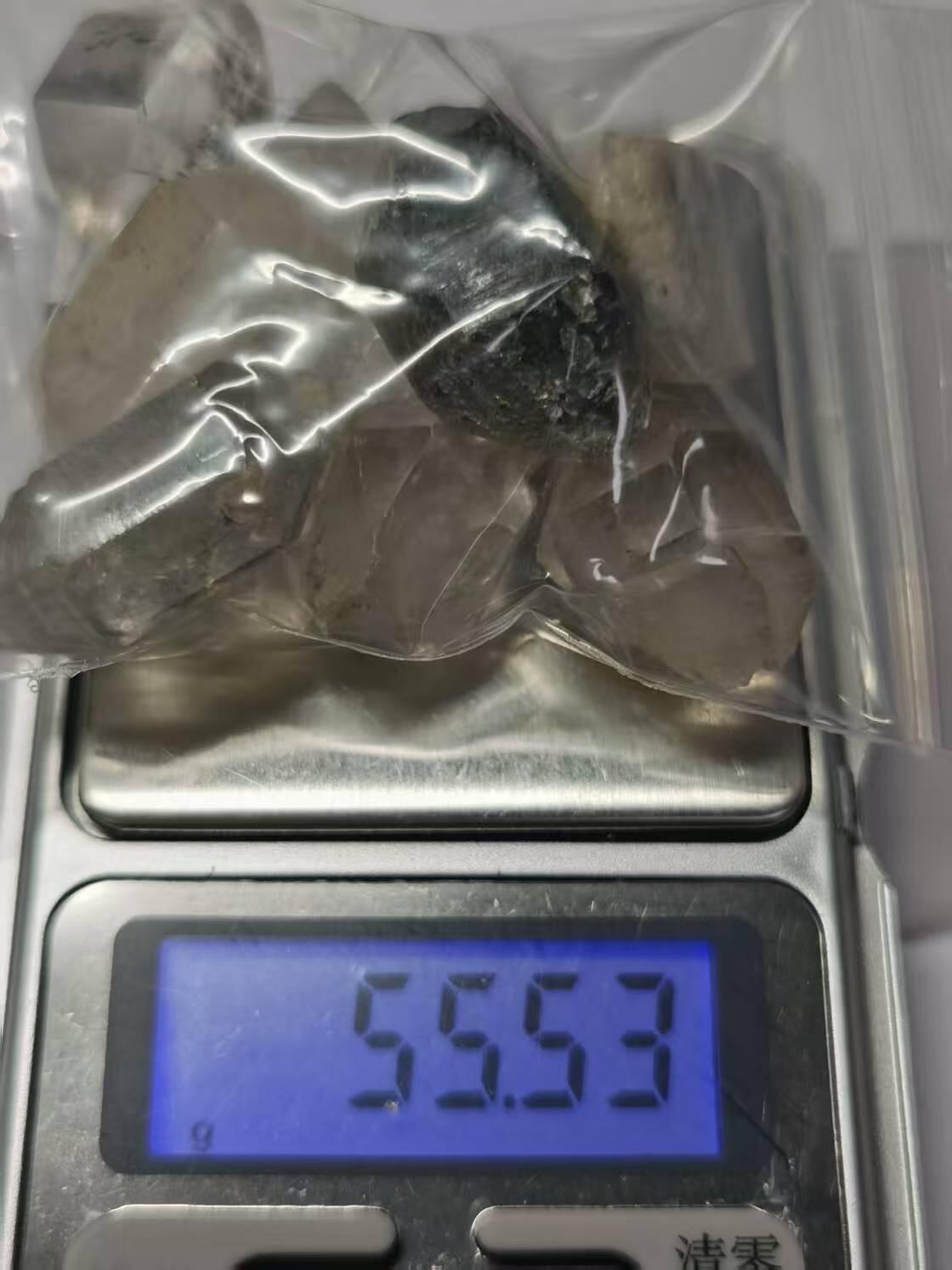 七河·世界世界币章杂件小拍（总第40期） 藏家出品X760（6）云贵闪灵水晶原石一组共9件，总重量约50多克 本件拍品由合作藏家邮寄