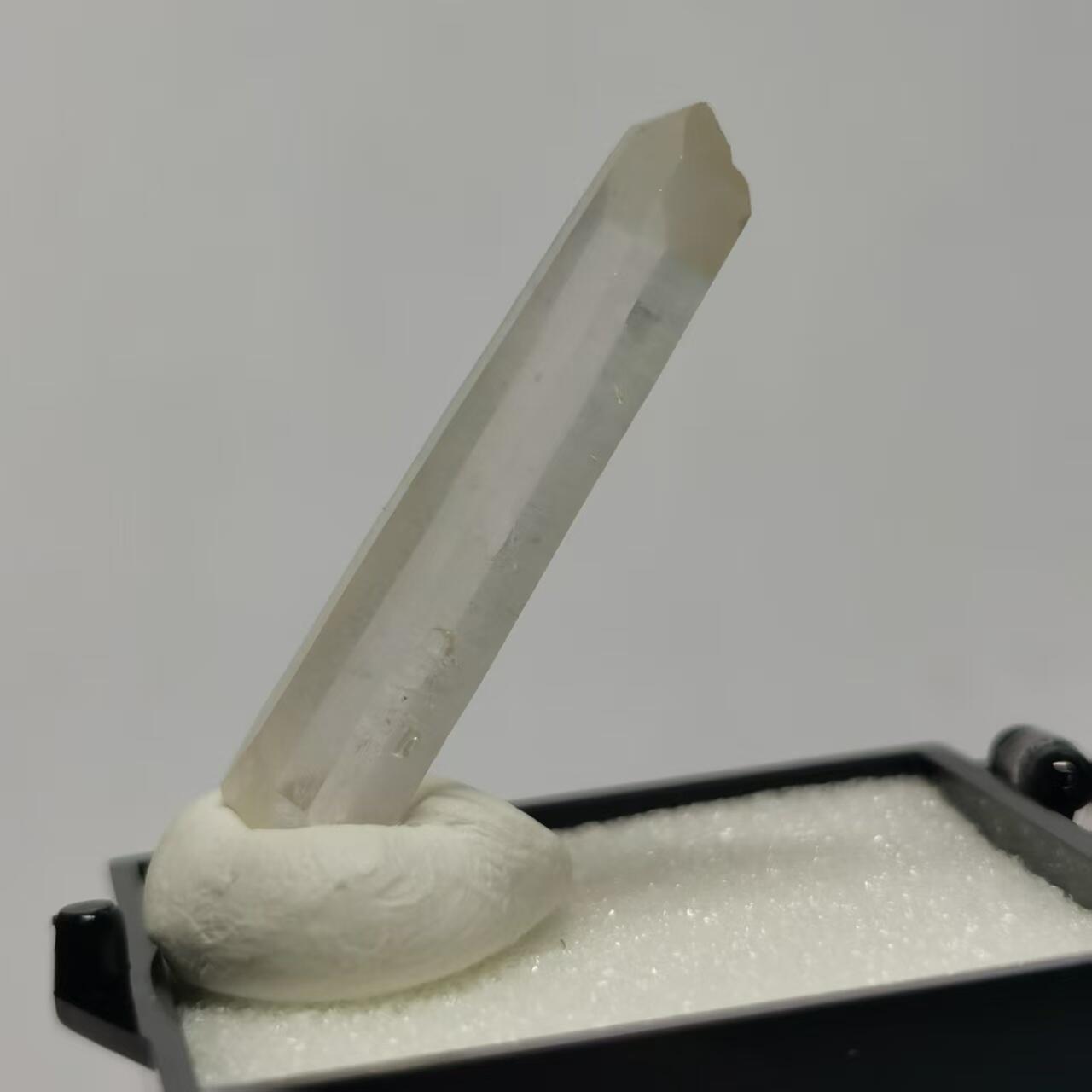 七河·世界世界币章杂件小拍（总第40期） 藏家出品 X752（2）巴基斯坦带蓝针效应黄水晶原石矿标（盒子矿） 本件拍品由合作藏家邮寄