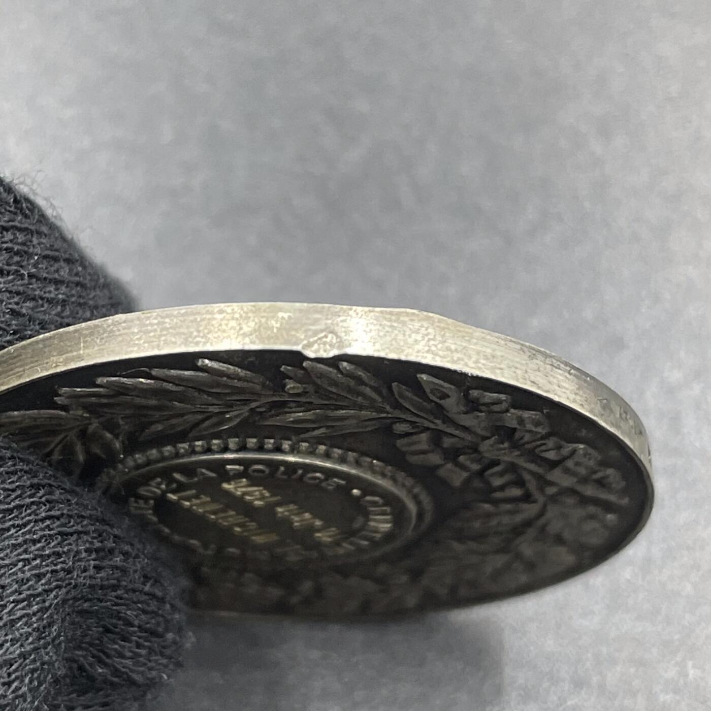 「木头集藏」章牌专场-第69场 CH. Pillet～法国警察互助孤儿院银章，直径：36.5 mm，23.8 g，边铭：菱形厂标 ARGENT 野猪头银标，法国警察系统内的互助机构，旨在为因公殉职或残疾警察的子女提供教育和生活支持，名家作品。