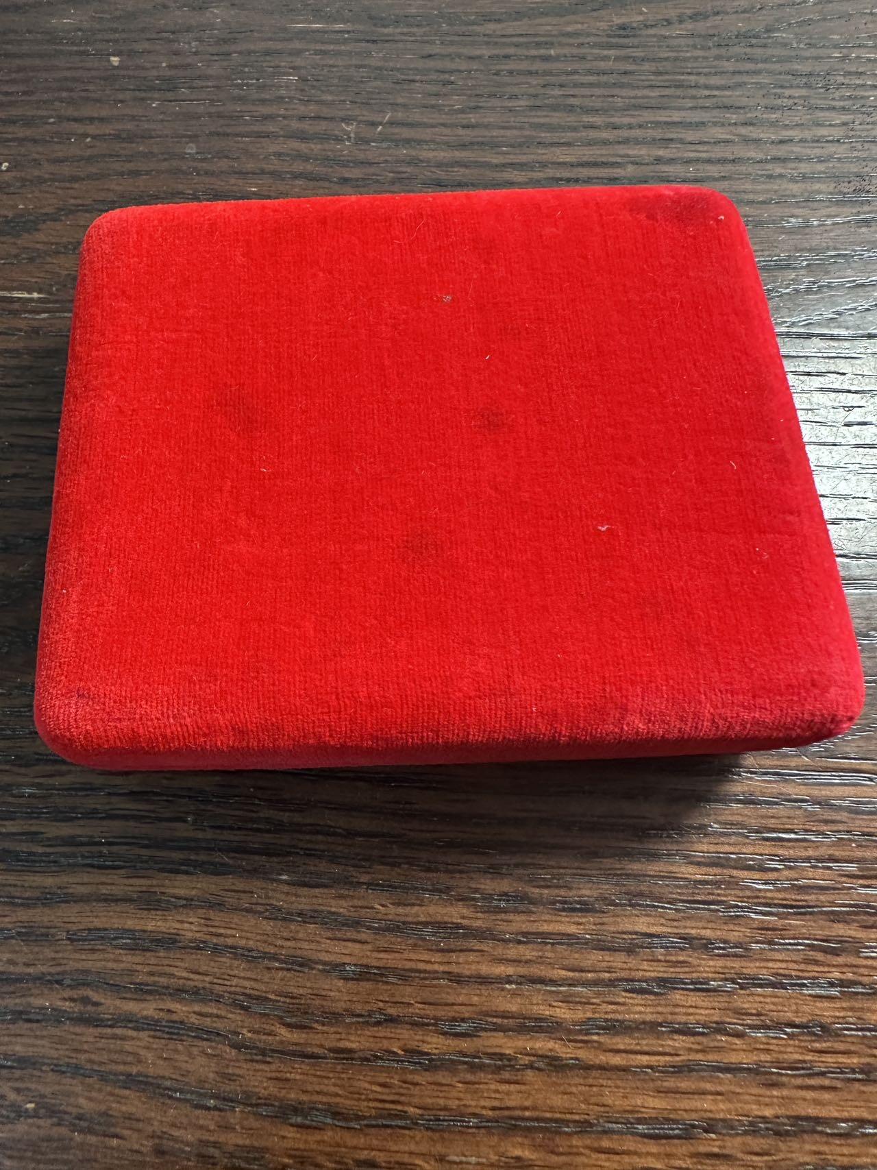 蒂克钱币-第59场 日本企业章 徽章拍卖 1994年广岛亚运会（第12届亚洲运动会） 的官方高级纪念章60mm 146g。它由日本著名雕刻家南波宏明（H. Nanba） 设计