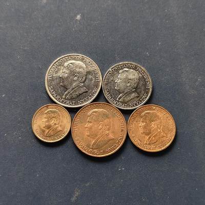 【全场包邮】纯粹捡漏拍508场 - 土库曼斯坦1993年萨帕尔穆拉特·尼亚佐夫5枚套币