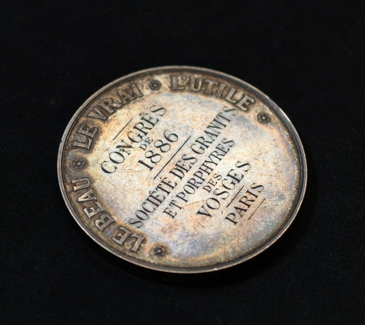 甄臻铺-世界币章拍卖（第53期），甄品场拍品征集中，送拍享返佣金等优惠多多