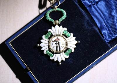 大猫徽章拍卖 第289期 南斯拉夫皇冠勋章 原盒三级