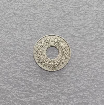 瓶子🏺第231期拍卖会 1940年泰国10萨当中孔银币  2.47克