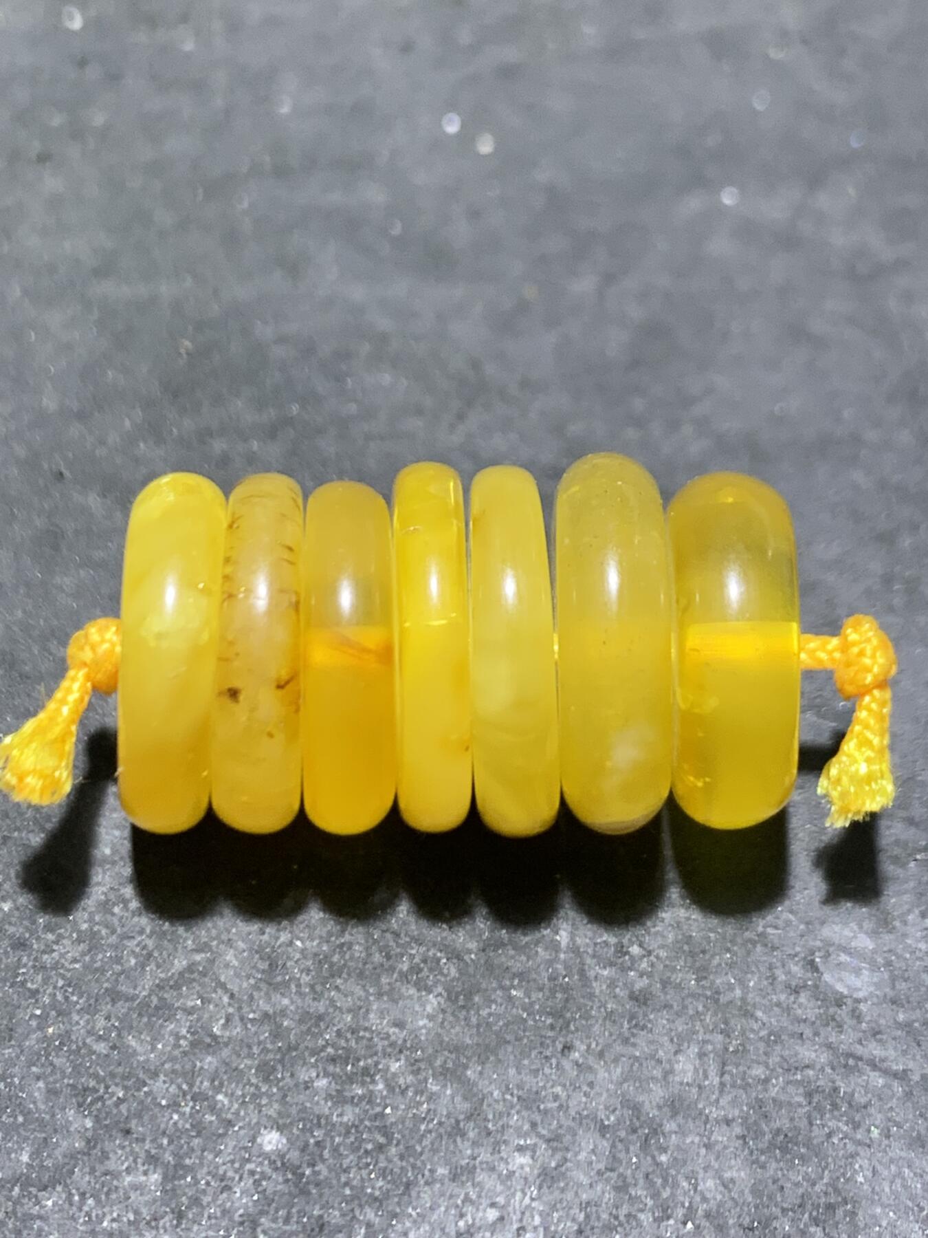 精美天然乌克兰蜜蜡随形隔片一组，