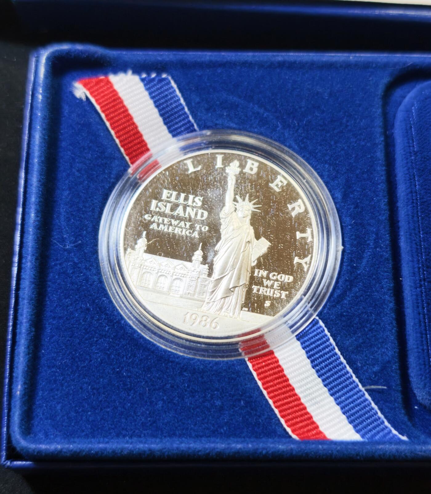 甄臻铺-世界币章拍卖（第53期），甄品场拍品征集中，送拍享返佣金等优惠多多 1987年自由女神一枚带盒带证