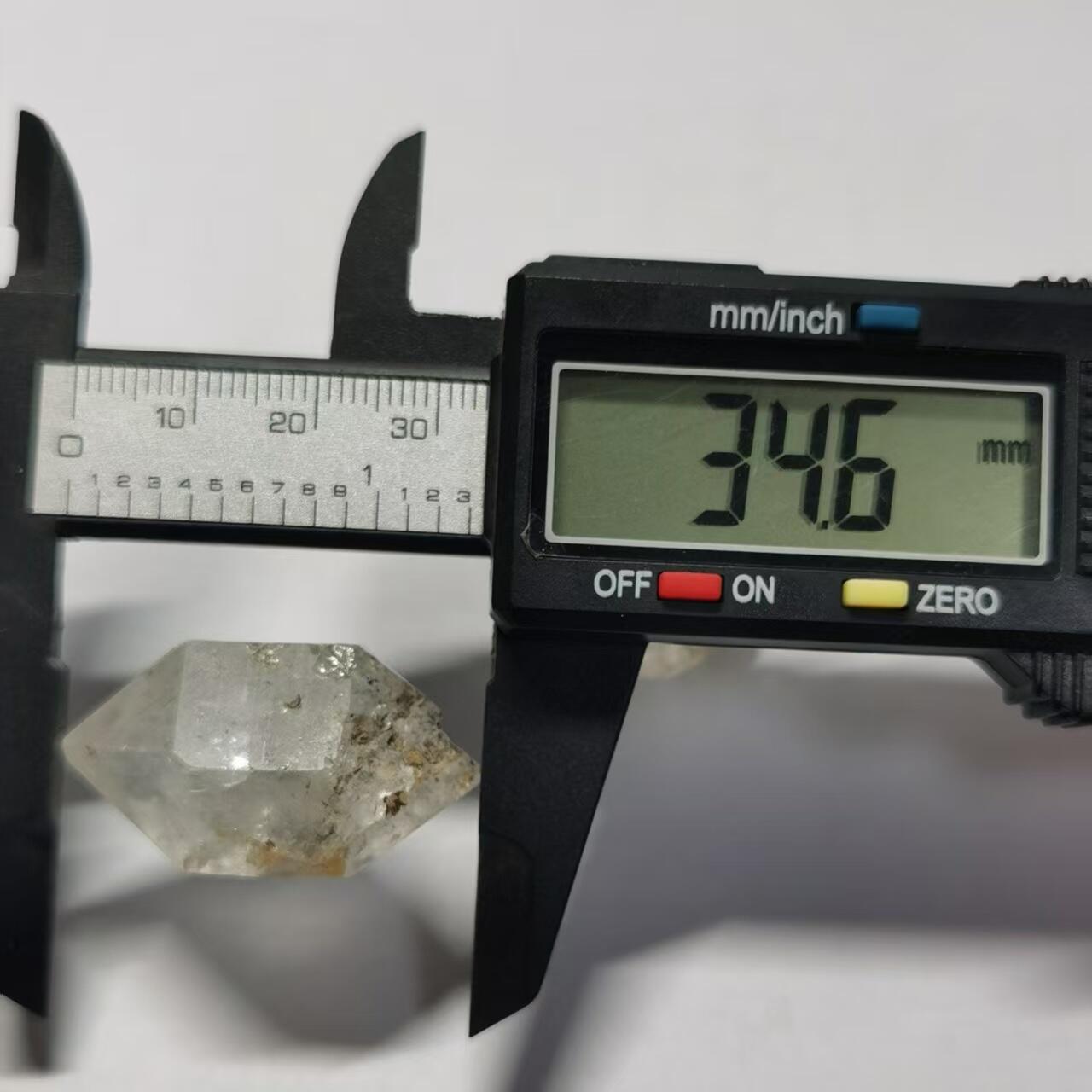 七河·世界世界币章杂件小拍（总第40期） 藏家出品 X679（10）云贵闪灵水晶原石2件 本件拍品由合作藏家邮寄