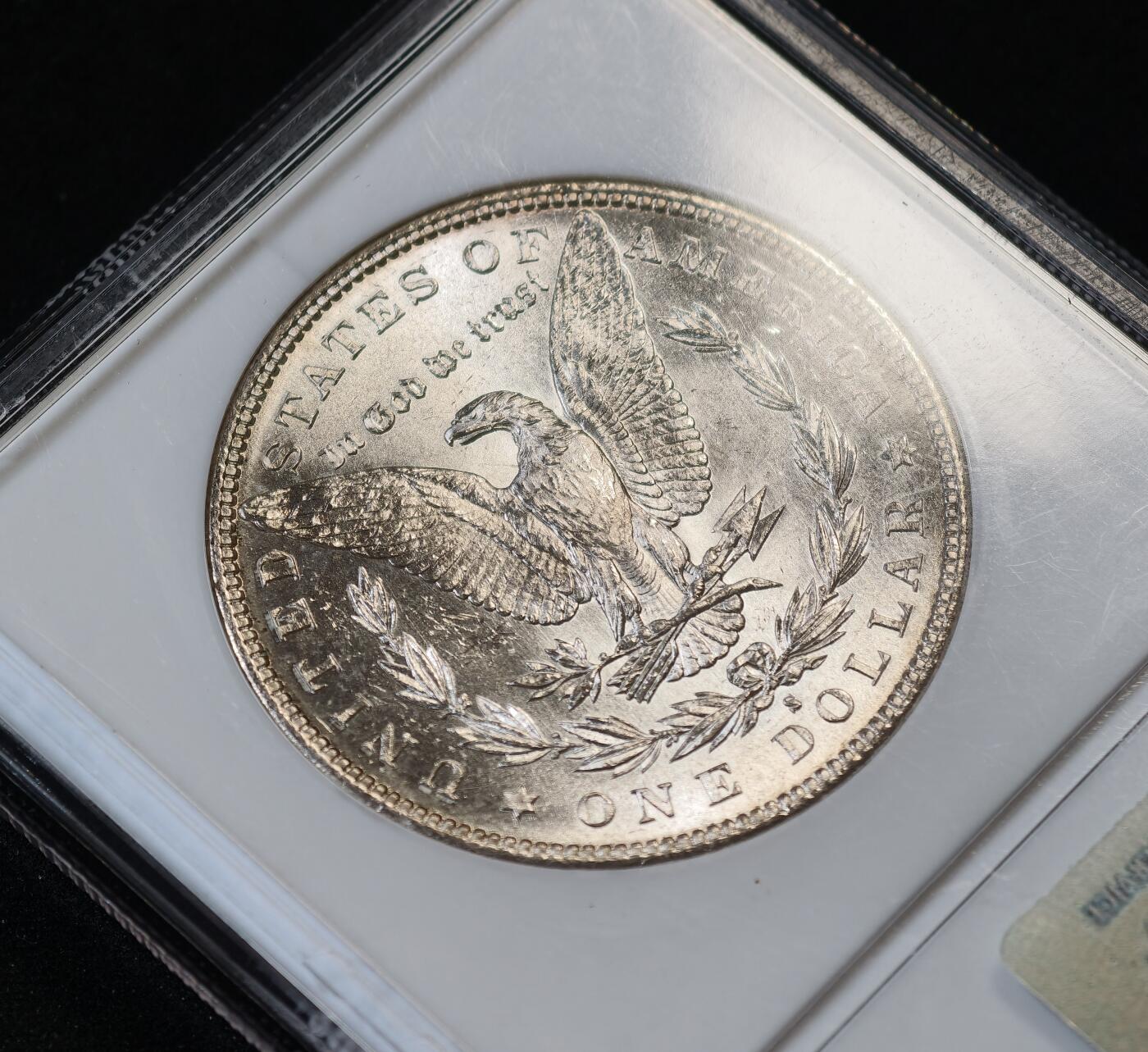 甄臻铺-世界币章拍卖（第53期），甄品场拍品征集中，送拍享返佣金等优惠多多 NGC-MS64 美国1882年S版摩根银元 早期年份 转光明显