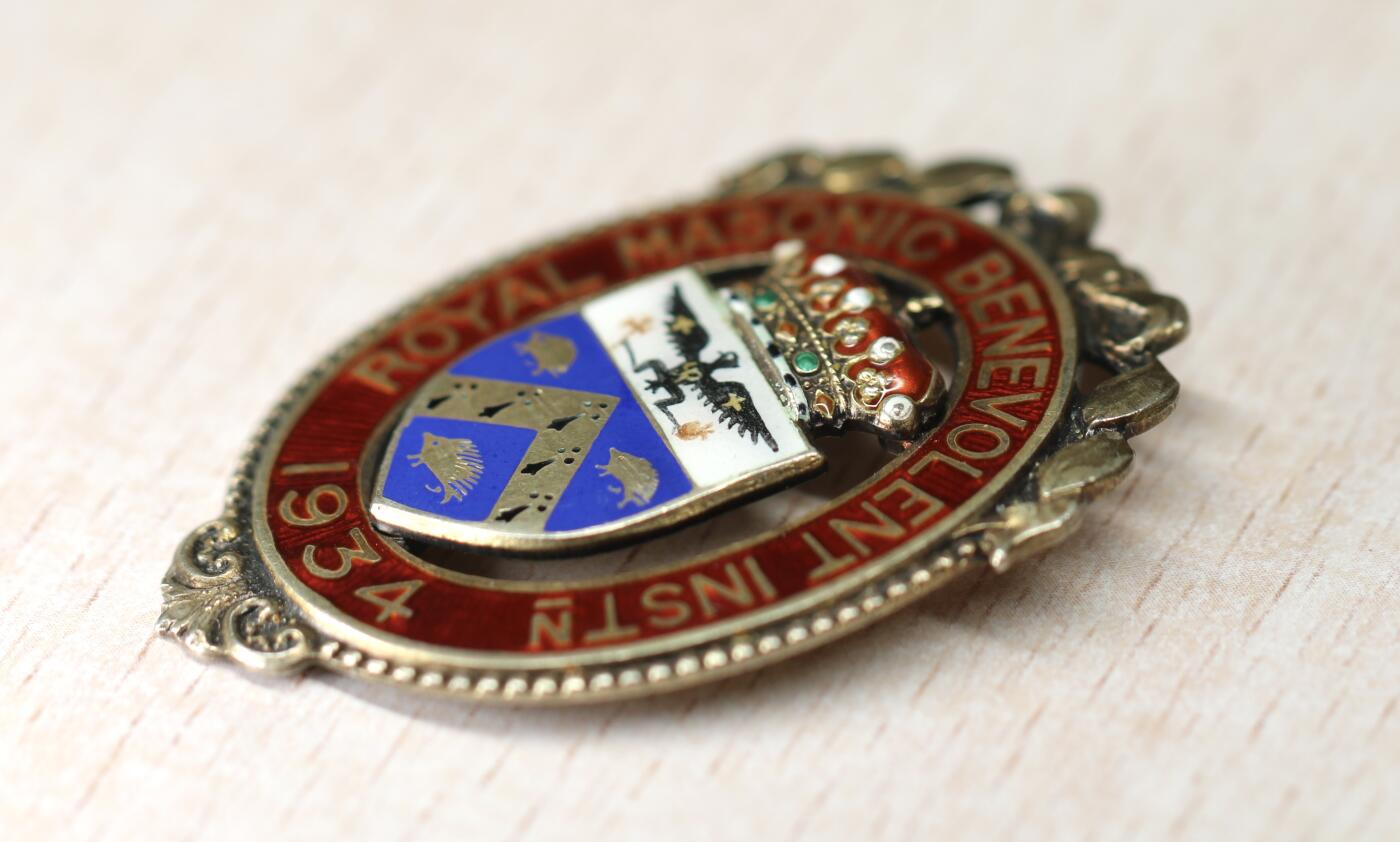 大猫徽章拍卖 第289期 英国皇家共济会Royal Masonic Benevolent Institution 1934年款925银镀金徽章吊坠，重量15.8克