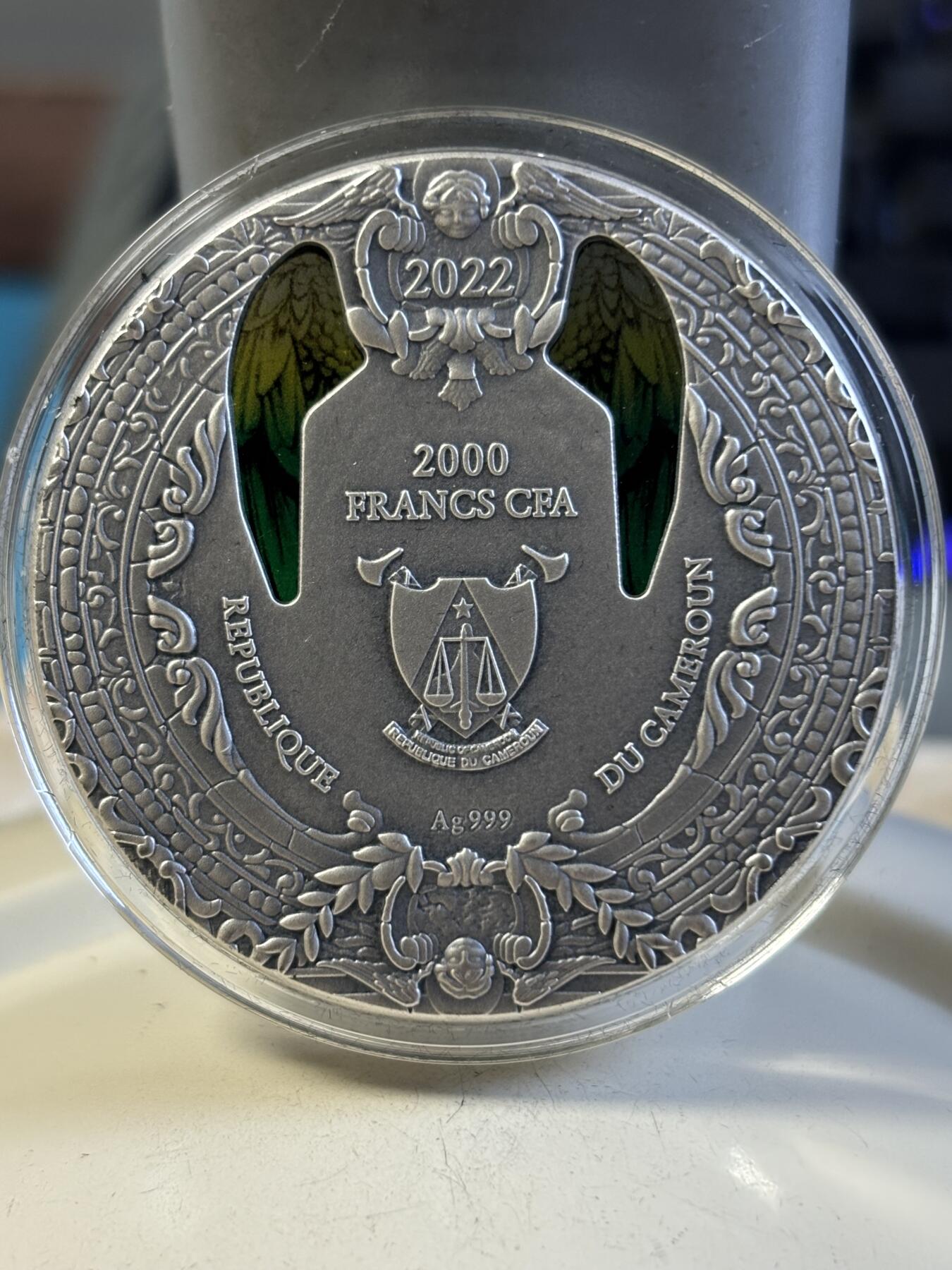 第192期拍卖 喀麦隆2022年天使3大天使拉斐尔嵌彩玻璃2盎司银币，999银，发行500枚