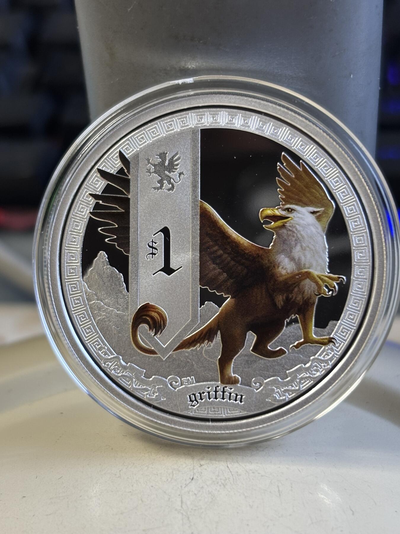 第192期拍卖 图瓦卢2013年神话生物系列格里芬1盎司纪念彩银币，999银，发行5000枚