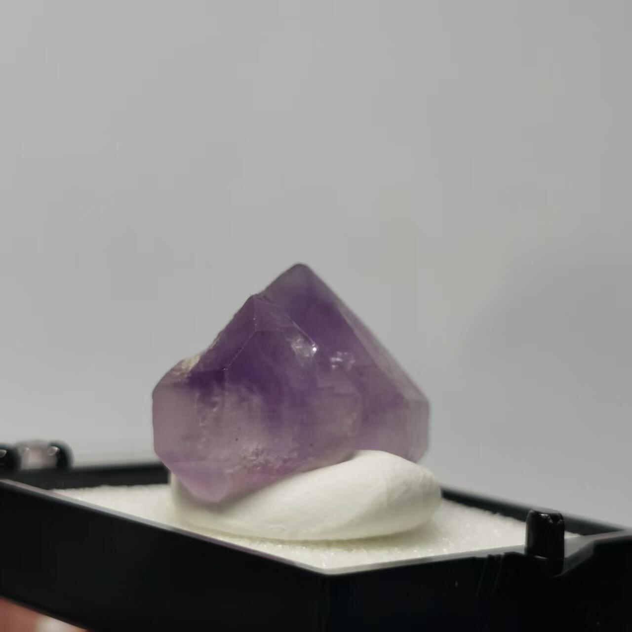 七河·世界世界币章杂件小拍（总第40期） 藏家出品 X749（1）马达加斯加紫水晶原石矿标 盒子矿 本件拍品由合作藏家邮寄