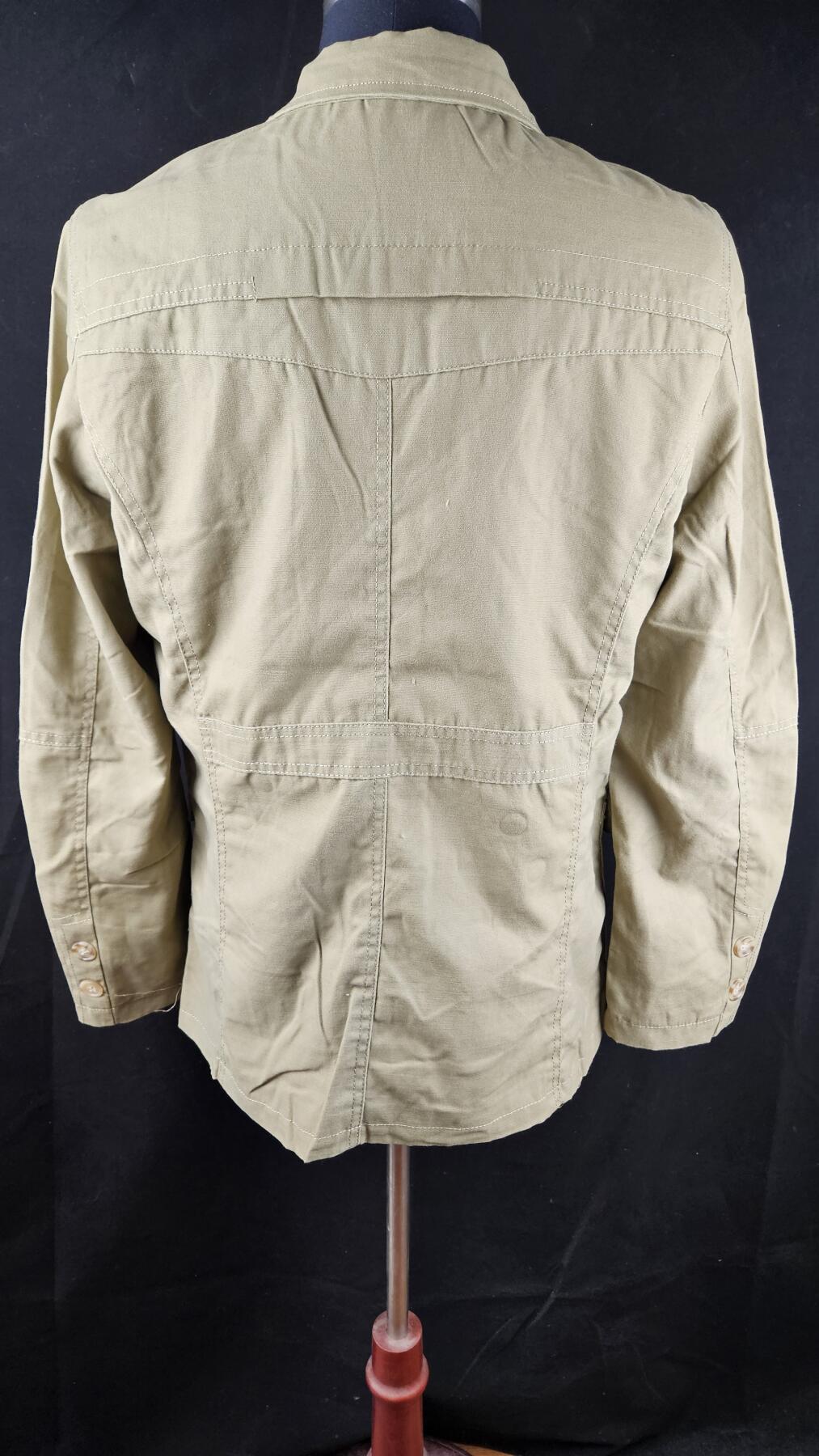 0元起拍勋章 第337期 咸鱼国勋章拍卖专场 3月8日（周日）下午6：00开始 中古猎装 肩宽45 衣长73 胸围106 袖长60