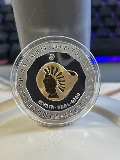 第192期拍卖 - 哈萨克斯坦2007年民俗金饰镀金多边纪念银币，925银镀金，31.1克，发行5000枚