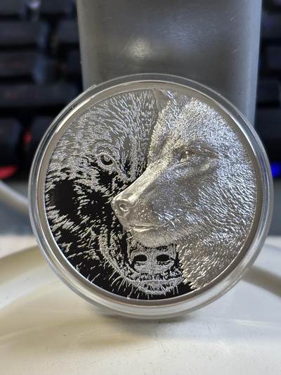 第192期拍卖 - 蒙古2021年草原狼双面高浮雕3盎司精制纪念银币，999银，发行500枚