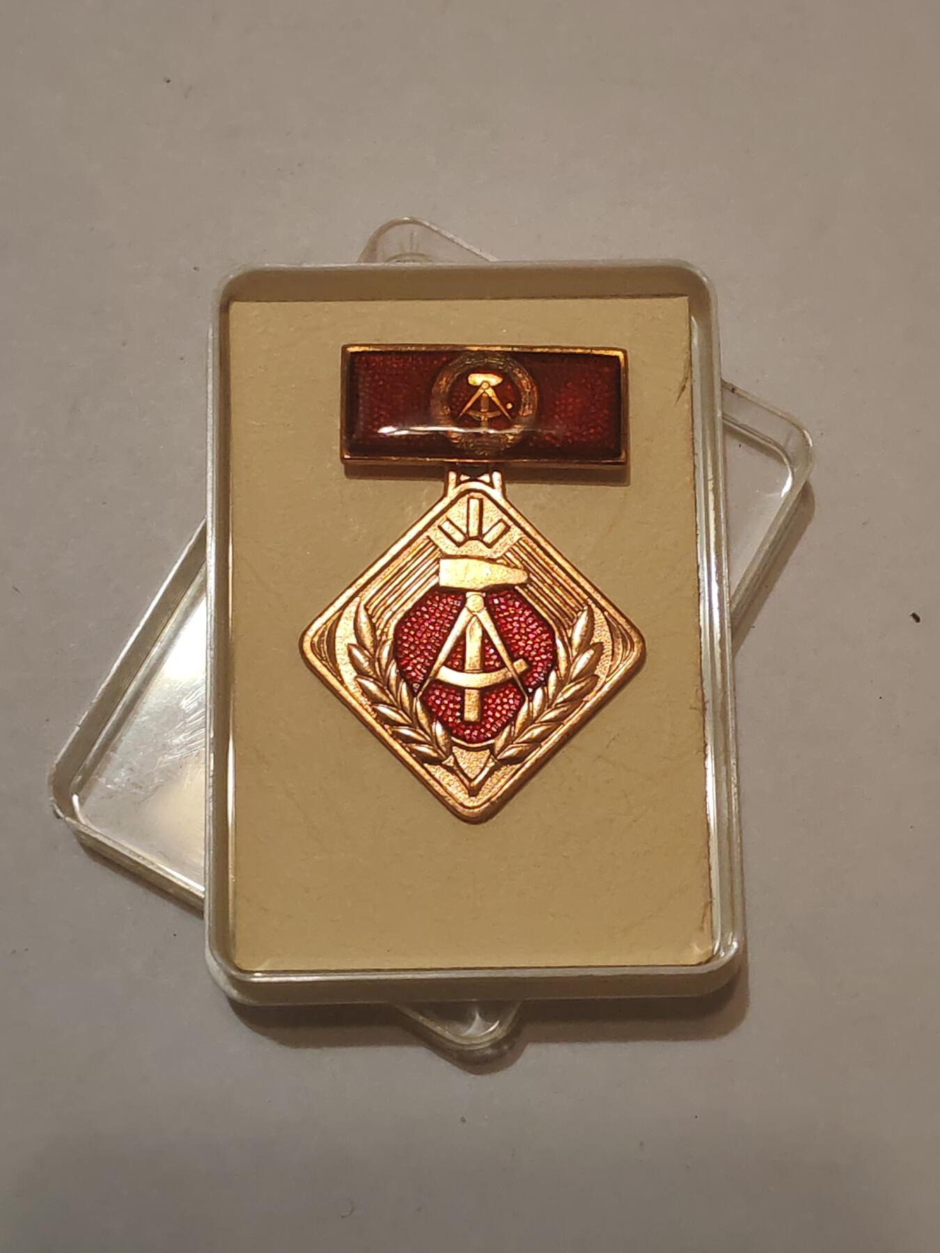 韵星假日军品类拍卖第44期 -- Rimey Holidays Militaria Auction 44 民主德国个人劳动荣誉奖章带原盒