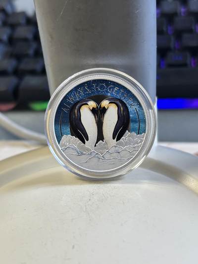 第192期拍卖 - 图瓦卢2018年永远在一起系列企鹅半盎司彩色银币，9999银，15.553克，发行7500枚
