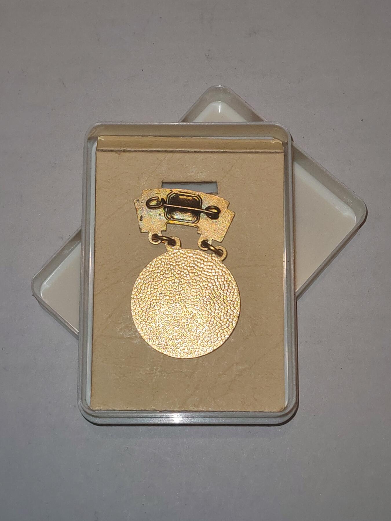 韵星假日军品类拍卖第44期 -- Rimey Holidays Militaria Auction 44 民主德国社会主义教育事业荣誉奖章带原盒