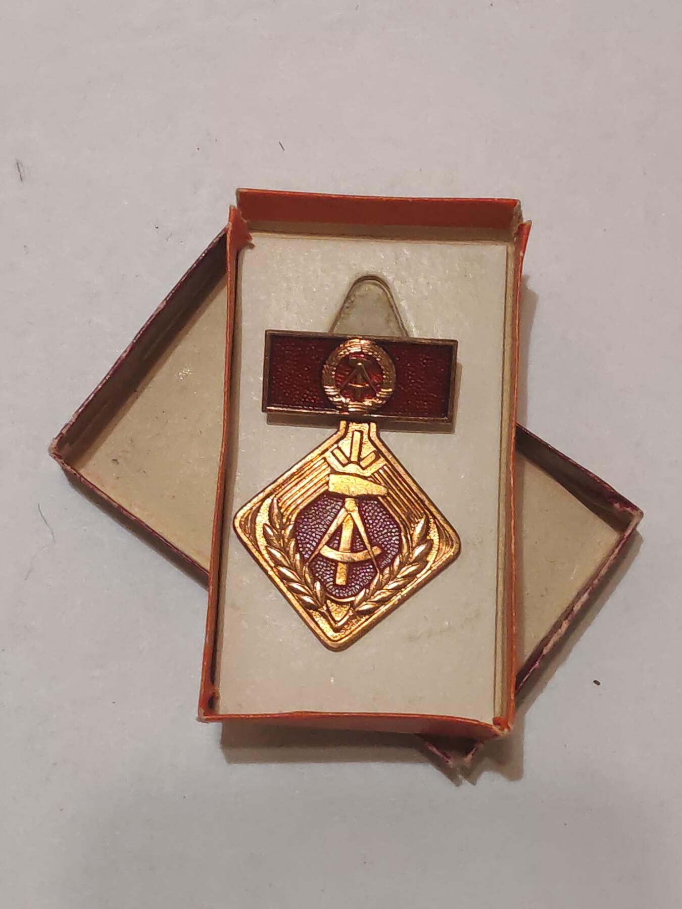 韵星假日军品类拍卖第44期 -- Rimey Holidays Militaria Auction 44 民主德国个人劳动荣誉奖章带原盒