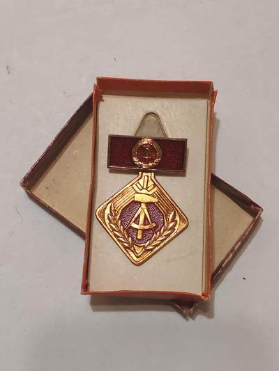 韵星假日军品类拍卖第44期 -- Rimey Holidays Militaria Auction 44 - 民主德国个人劳动荣誉奖章带原盒
