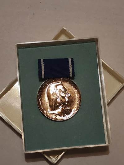 韵星假日军品类拍卖第44期 -- Rimey Holidays Militaria Auction 44 - 民主德国银级斐斯泰洛齐奖章带原盒