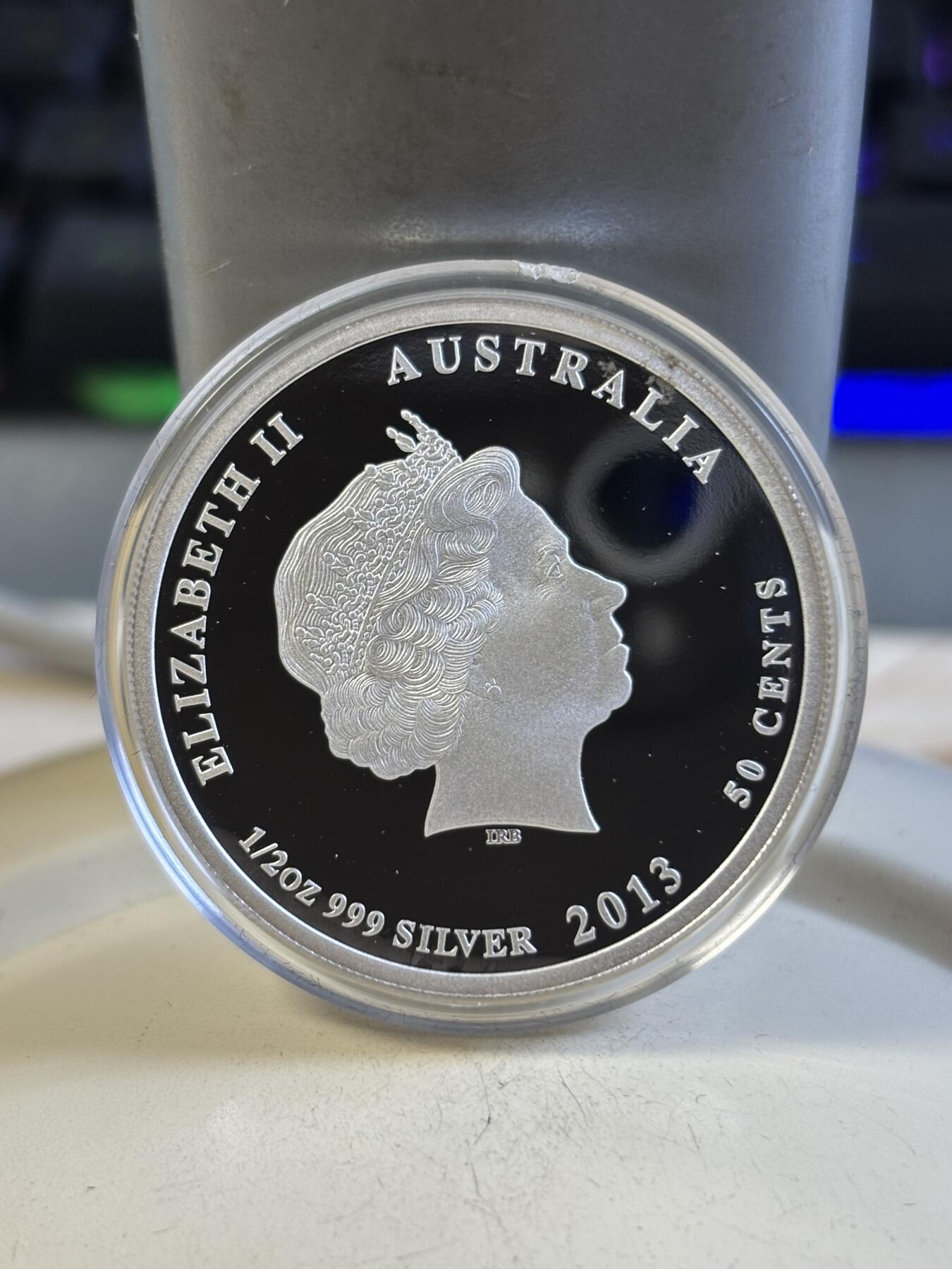 第192期拍卖 澳大利亚2013年雀鸟系列红尾黑凤头鹦鹉银币，999银，发行10000枚