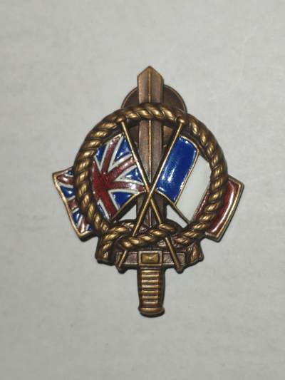 韵星假日军品类拍卖第44期 -- Rimey Holidays Militaria Auction 44 - 二战时期 英法同盟 军官证章 铜珐琅 带号版本2266号 非常少见颁发给北非法军和参与诺曼底登陆的法军