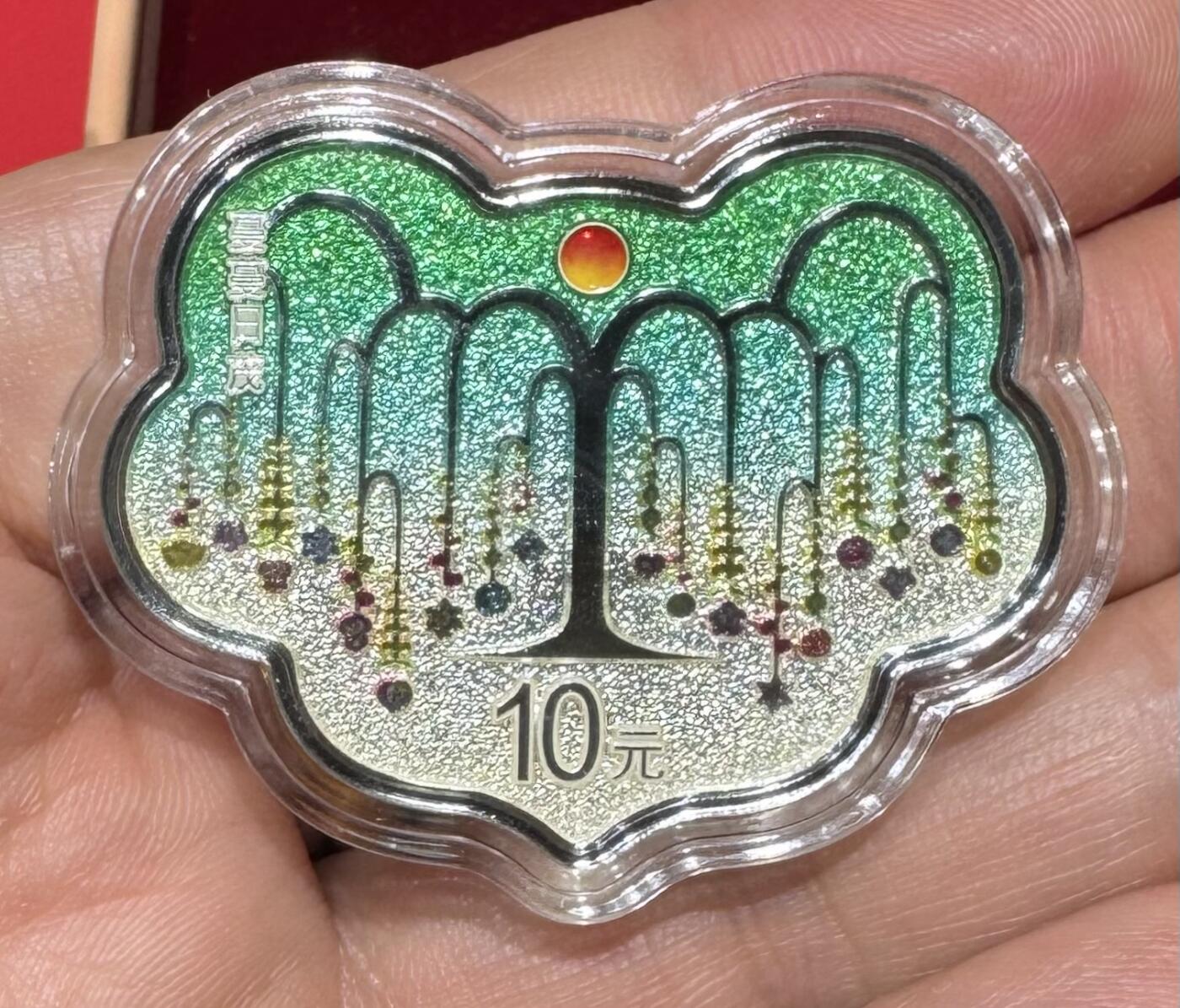 “2025年蔓蔓日茂如意30克银币”1枚。