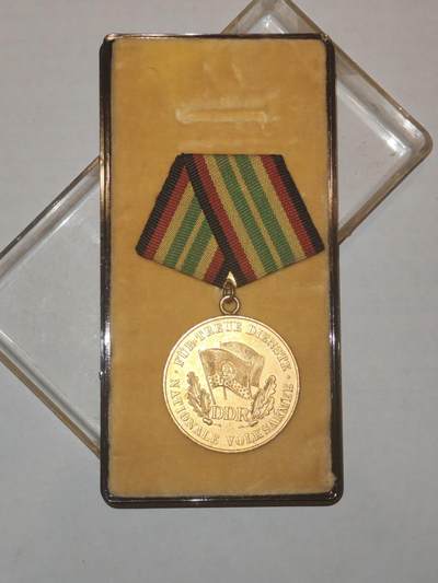 韵星假日军品类拍卖第44期 -- Rimey Holidays Militaria Auction 44 - 民主德国金级人民军圆满服役奖章带原盒