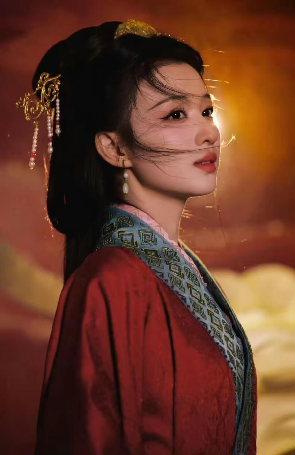 零元拍：十月寒英，风骨傲立！大家问啊问，大家等吖等，真的等到王楚然！回味一番，楚然的昭君出塞真的太美……2026马年春晚《贺花神》月芙蓉花神王楚然亲签芙蓉春帖~