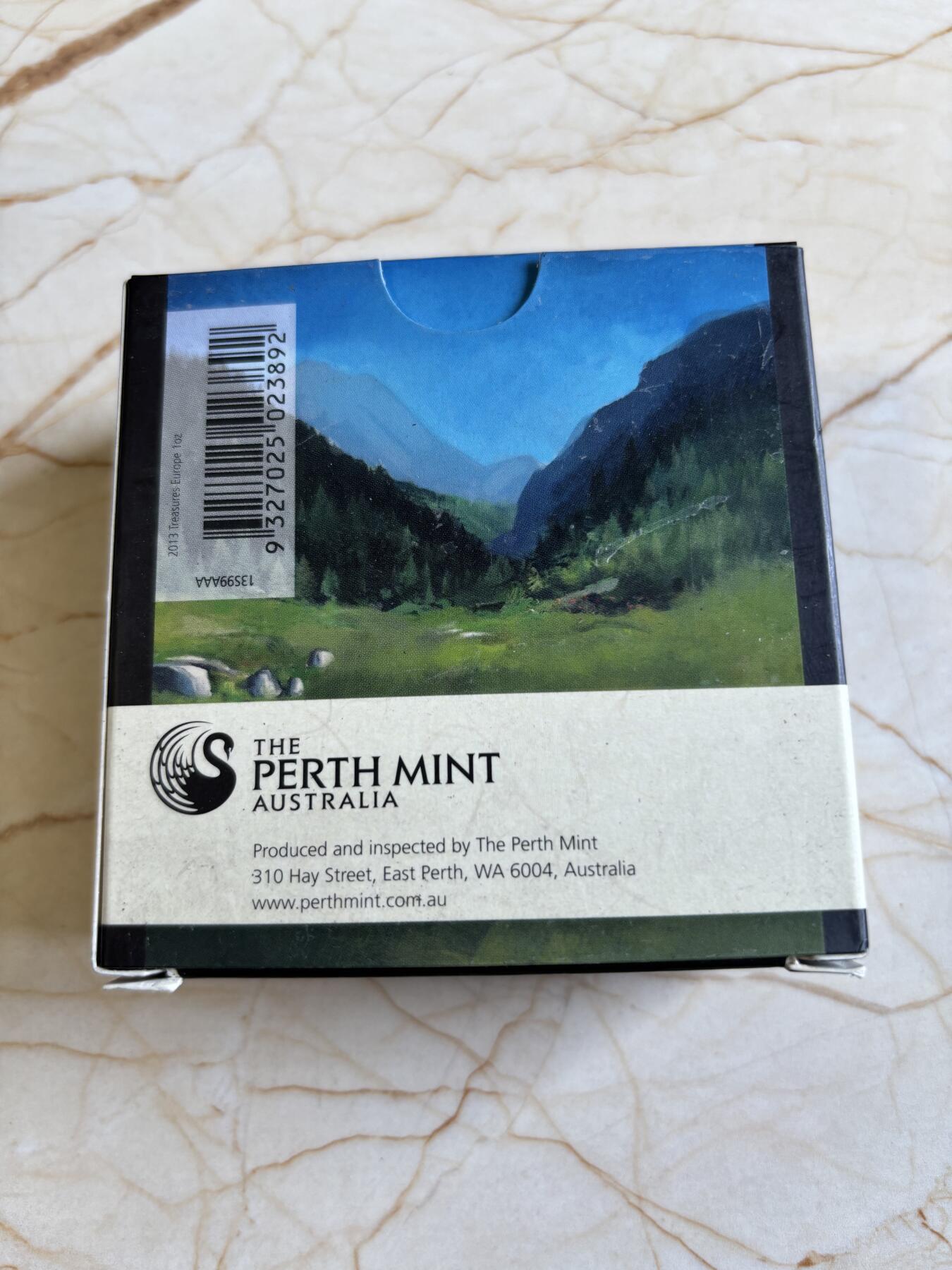 第192期拍卖 澳大利亚2013年世界瑰宝系列中空镶嵌石榴石银币，999银，发行7500枚，有氧化