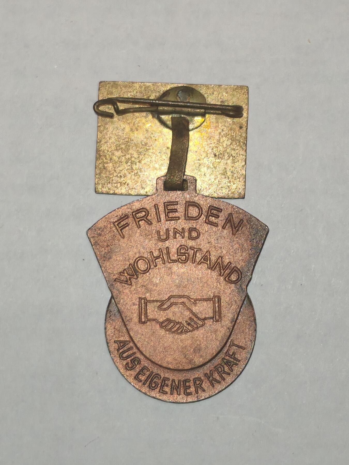 韵星假日军品类拍卖第44期 -- Rimey Holidays Militaria Auction 44 民主德国五年计划劳动模范奖章