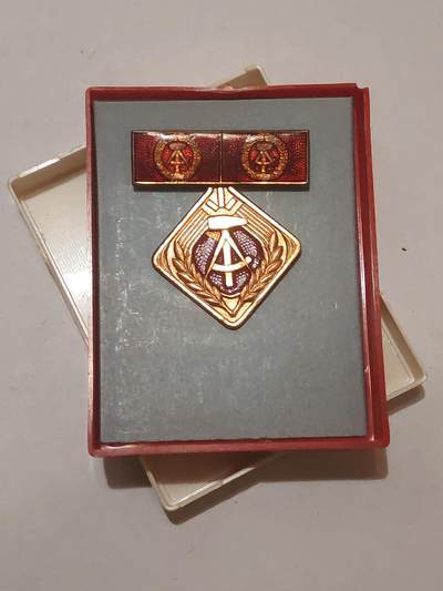 韵星假日军品类拍卖第44期 -- Rimey Holidays Militaria Auction 44 - 民主德国个人劳动荣誉奖章二次获得带原盒