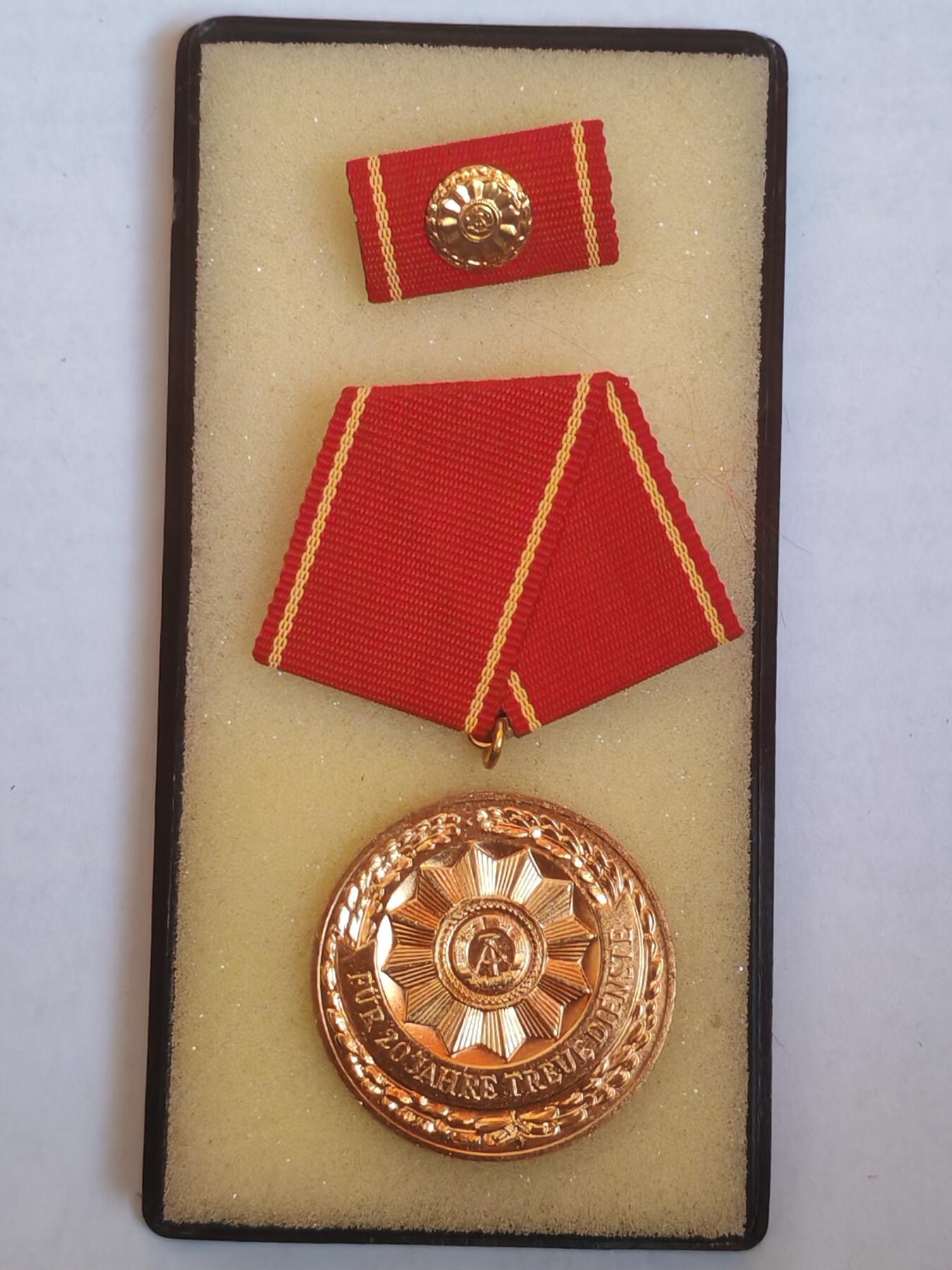 韵星假日军品类拍卖第44期 -- Rimey Holidays Militaria Auction 44 民主德国内务部特级三等圆满服役奖章带原盒略