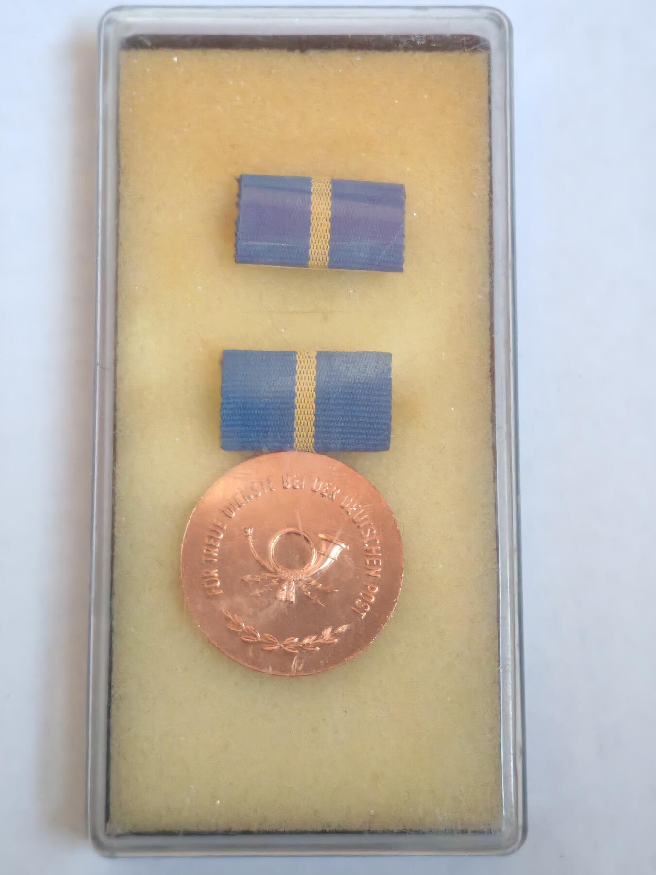 韵星假日军品类拍卖第44期 -- Rimey Holidays Militaria Auction 44 民主德国铜级邮政部忠诚服务奖章带原盒略