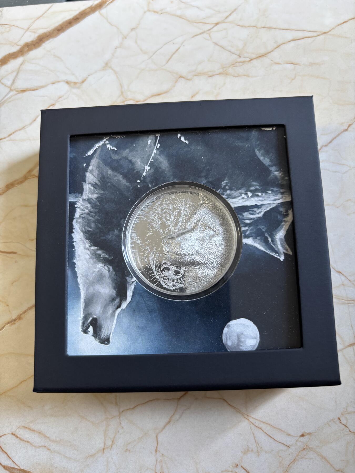 第192期拍卖 蒙古2021年草原狼双面高浮雕3盎司精制纪念银币，999银，发行500枚