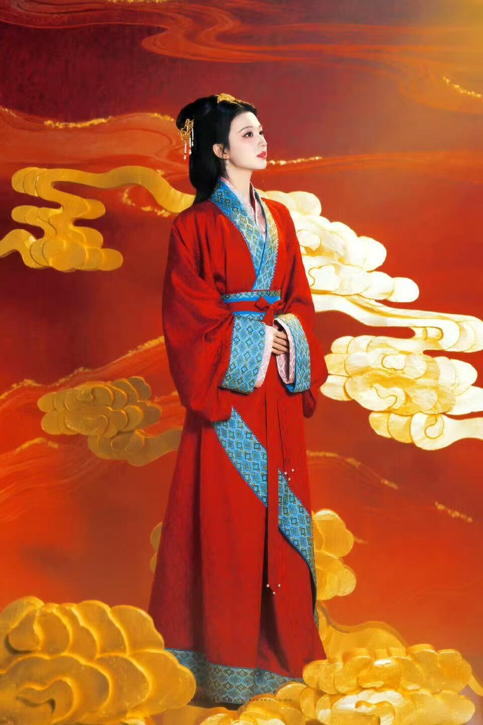 零元拍：十月寒英，风骨傲立！大家问啊问，大家等吖等，真的等到王楚然！回味一番，楚然的昭君出塞真的太美……2026马年春晚《贺花神》月芙蓉花神王楚然亲签芙蓉春帖~