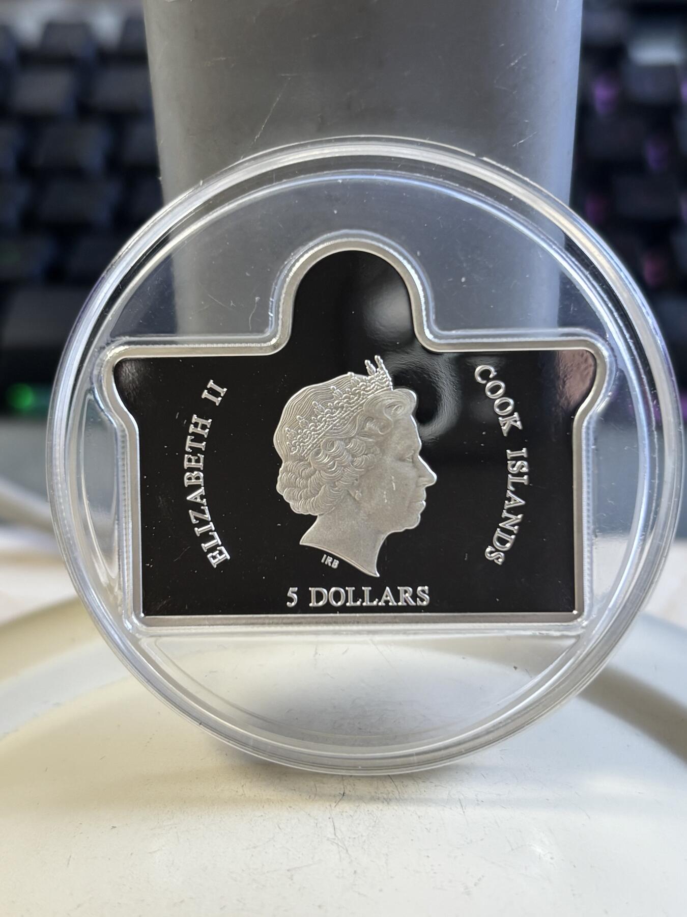 第192期拍卖 库克2011年教皇访问德国异形镶嵌水晶镀金银币25克，925银，发行5000枚