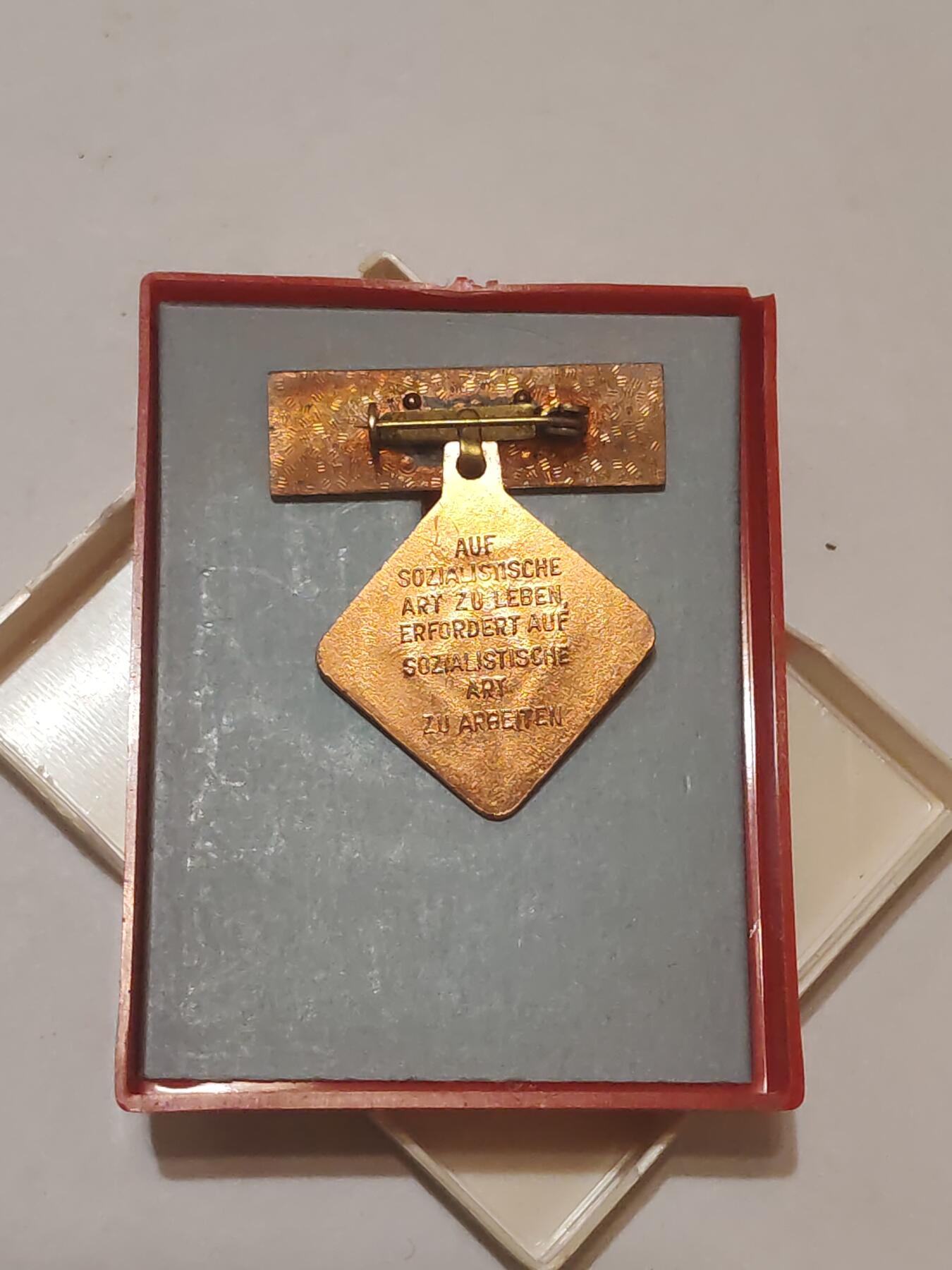 韵星假日军品类拍卖第44期 -- Rimey Holidays Militaria Auction 44 民主德国个人劳动荣誉奖章二次获得带原盒