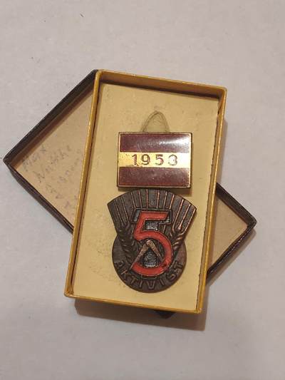 韵星假日军品类拍卖第44期 -- Rimey Holidays Militaria Auction 44 - 民主德国五年计划劳动模范奖章带原盒