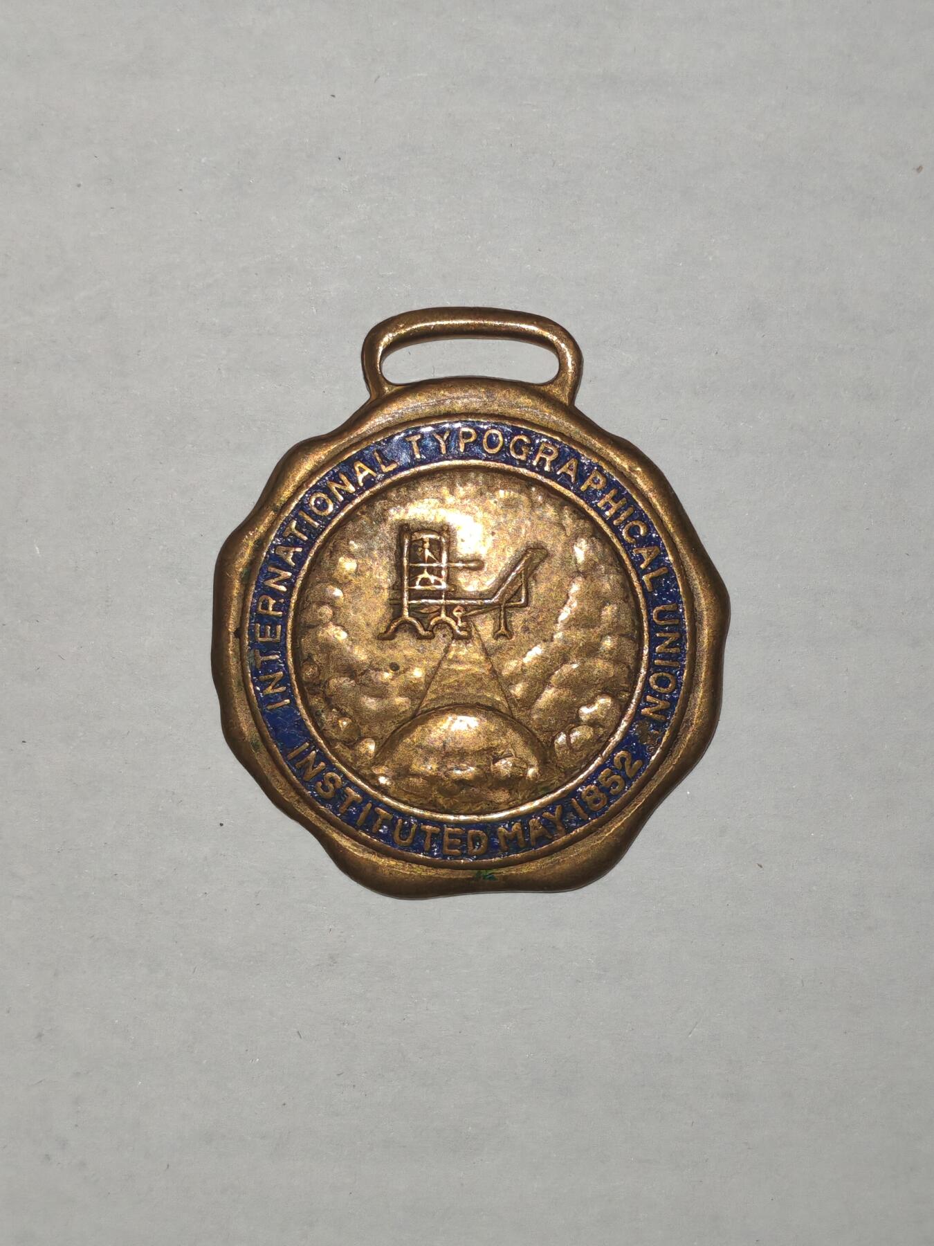 韵星假日军品类拍卖第44期 -- Rimey Holidays Militaria Auction 44 世界排版、印刷协会资深会员证章