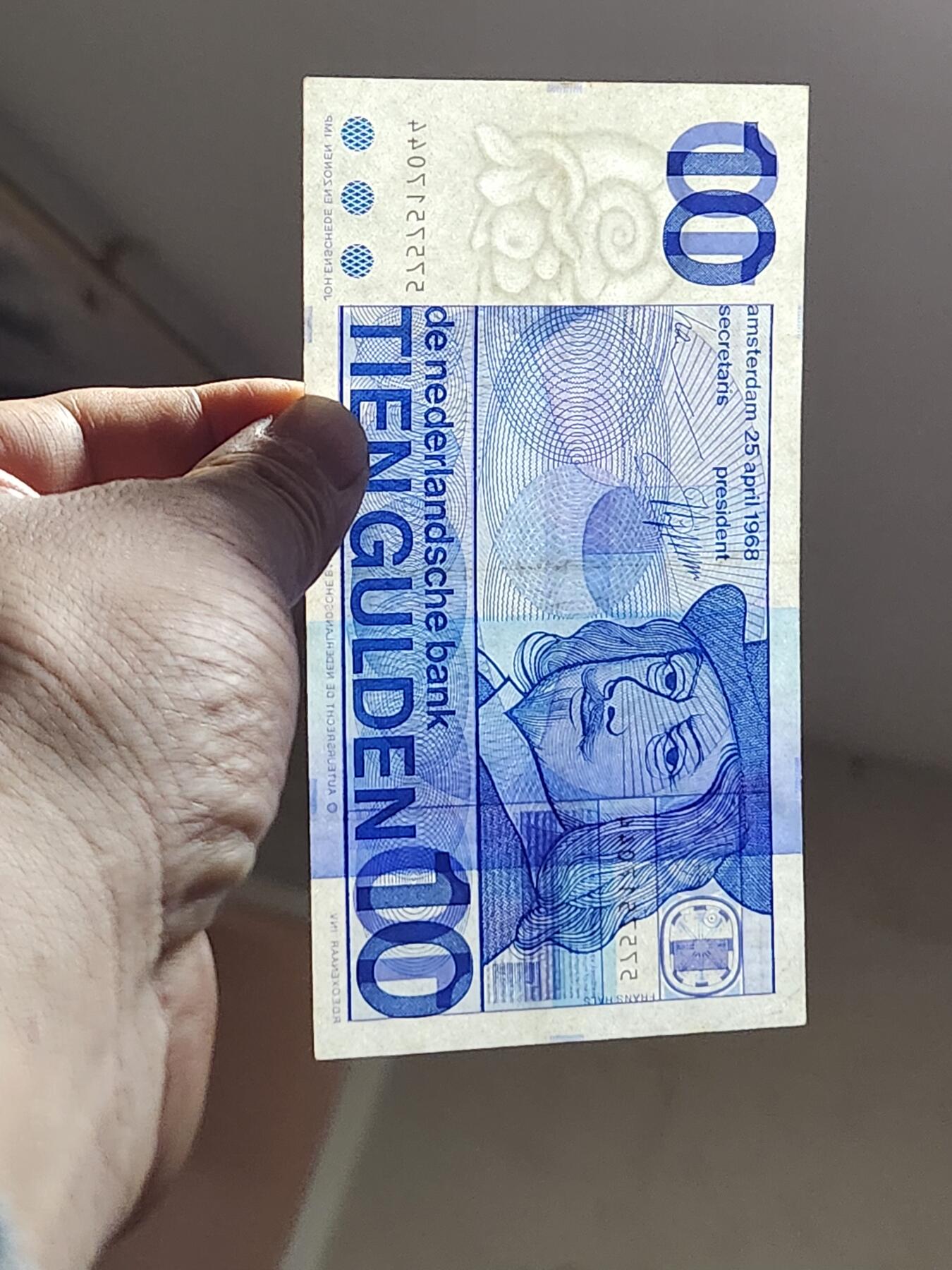 3月5号晚上8点 外国纸币自动截拍第34场 荷兰10几乎全新