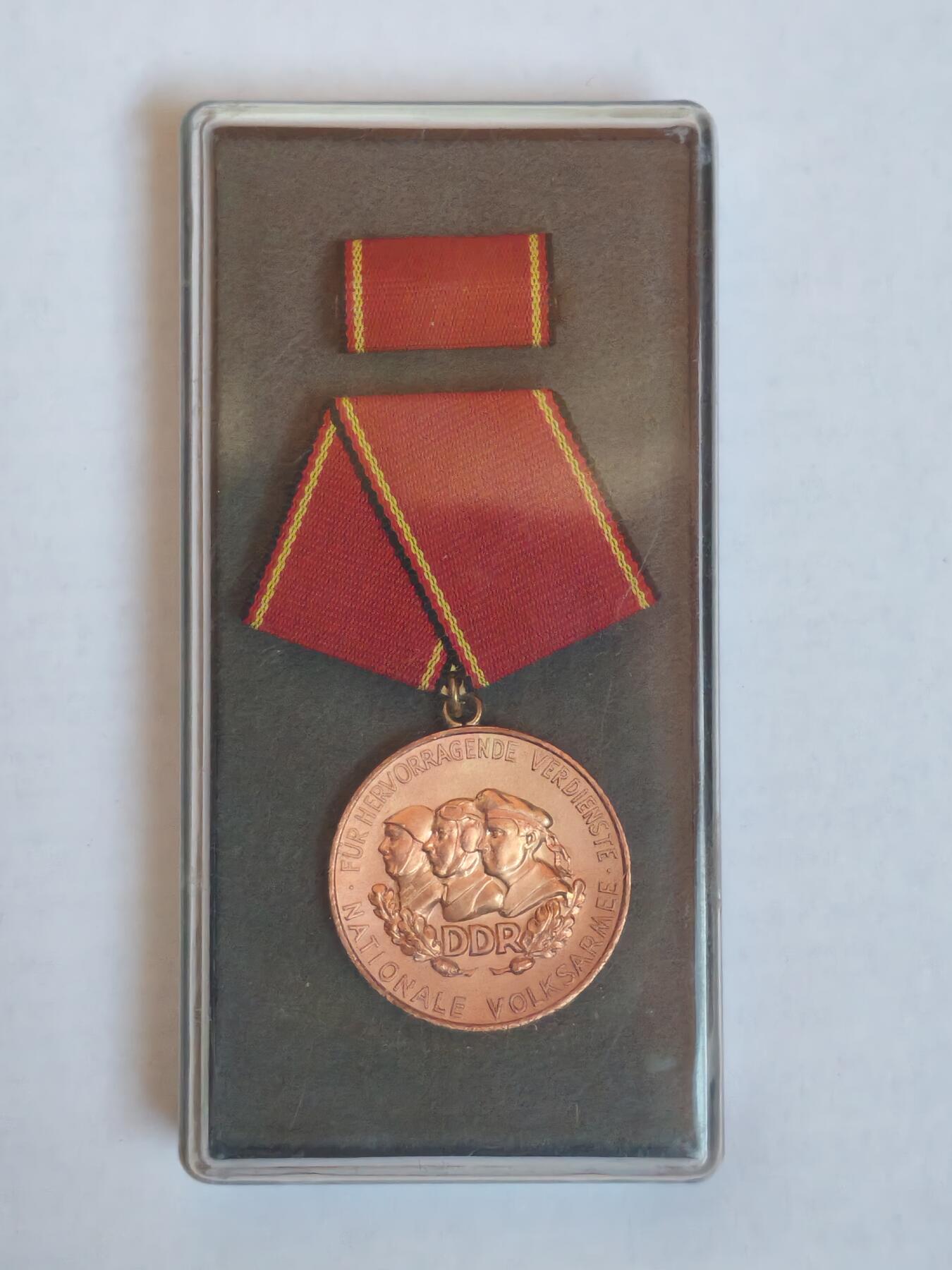 韵星假日军品类拍卖第44期 -- Rimey Holidays Militaria Auction 44 民主德国铜级人民军功绩奖章带原盒略